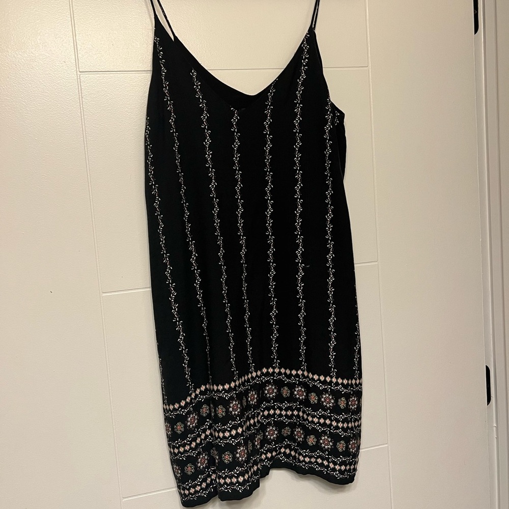 Lulu’s S summer black floral dress